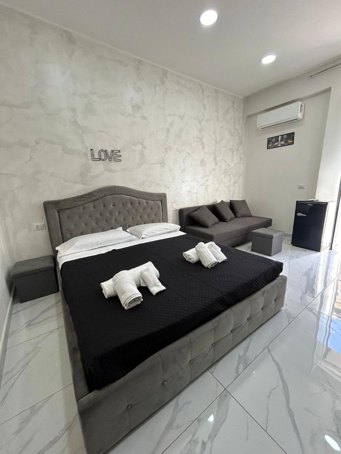 Apartamento Terrazza Luxury Valentino Nápoles Exterior foto