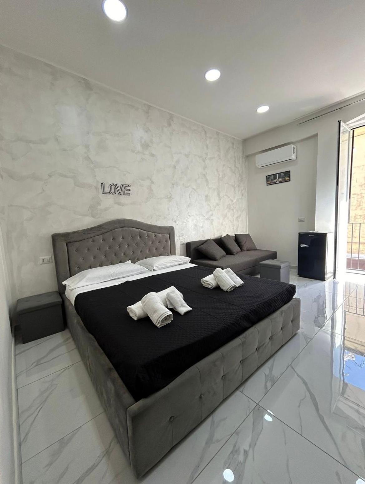 Apartamento Terrazza Luxury Valentino Nápoles Exterior foto